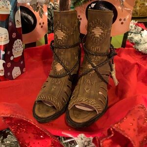 Miss Macie Singing Brook Leather